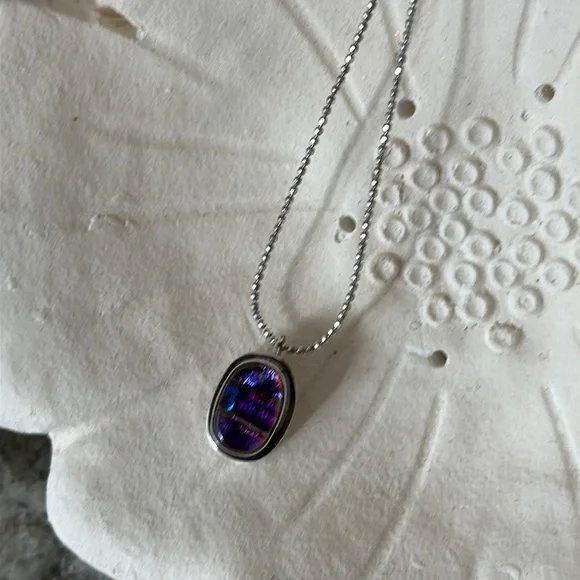 Sterling silver & purple dichroic glass pendant necklace - Picture 4 of 8